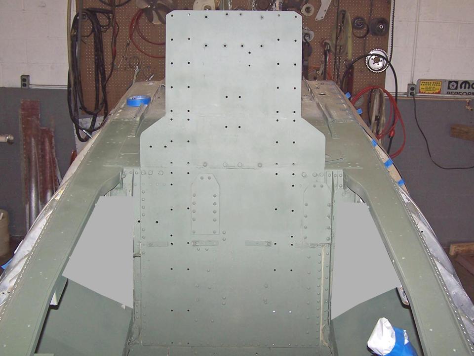 Basic armor plate behind the ejection seat. Click on the picture to enlarge it.